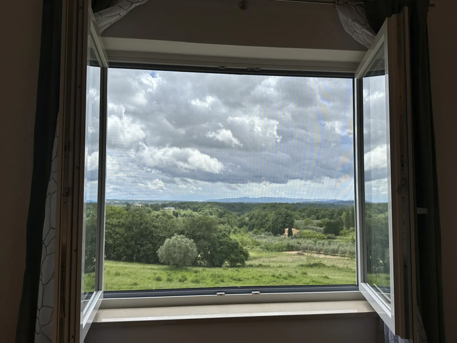 Blick aus der Residenza über die Hügel der oberen Maremma
